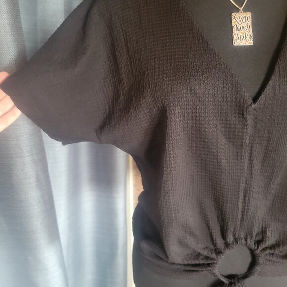 ZARA Black Short Sleeve Textured Fabric, V-Neck Cinch Loop Front Tie - Size M - Picture 3 of 13